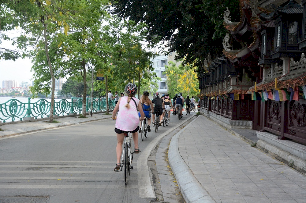 Try cycling around Truc Bach Lake to feel moments of relaxation and peace